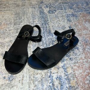 Steve Madden- Black Sandals